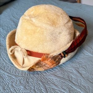 Bellini Cream Hat with Orange Feather Detail